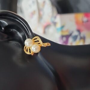 VINTAGE RICHELIEU GOLD TONE  FAUX PEARL EARRINGS